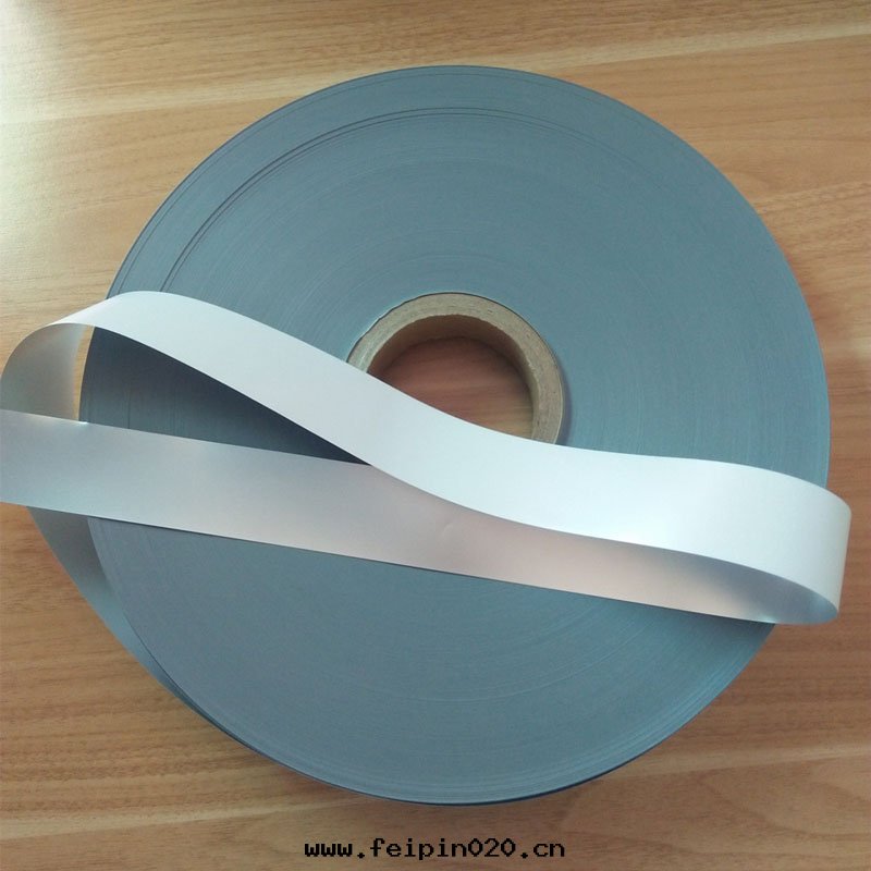 镀鋁(lǚ)膜兼具塑料薄膜和(hé)金(jīn)屬的(de)特(tè)性(xìng)