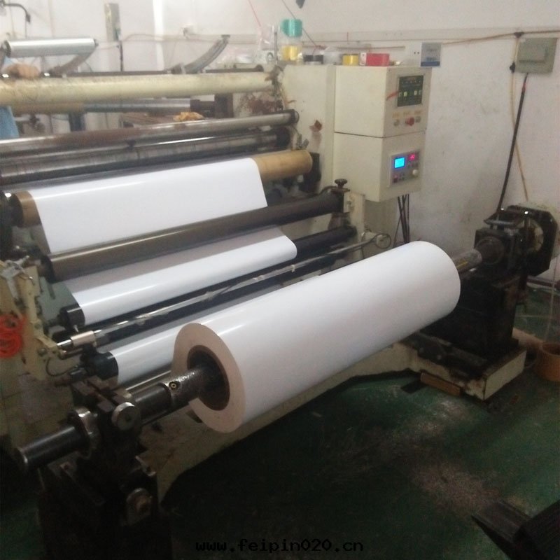 为(wèi)什麼(me)PET薄膜的(de)印(yìn)刷、複合、镀鋁(lǚ)的(de)黏合強(qiáng)度(dù)不(bù)夠